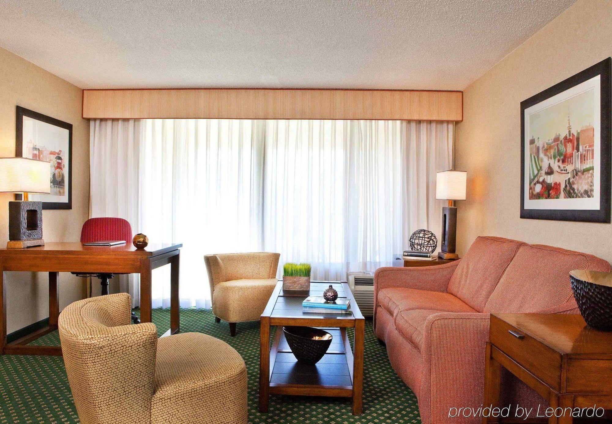 Отель Courtyard By Marriott Портсмут Экстерьер фото